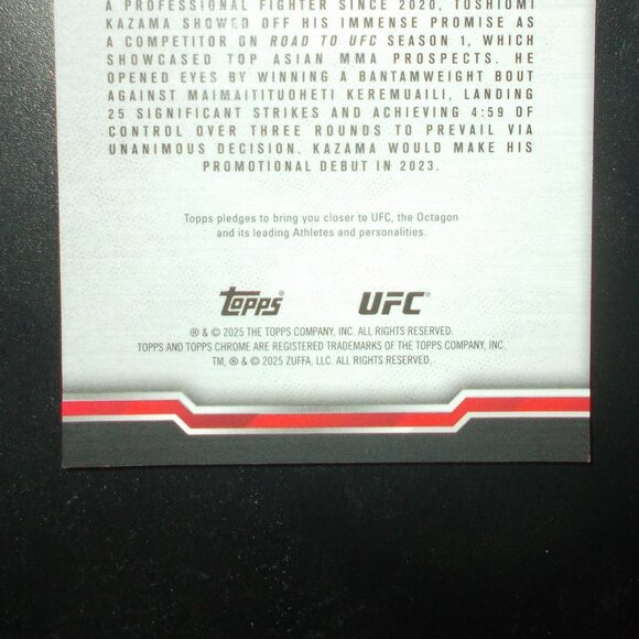 2025 Topps Chrome UFC Toshiomi Kazama Black/Gold Refractor RC 1/8 - Picture 6 of 9